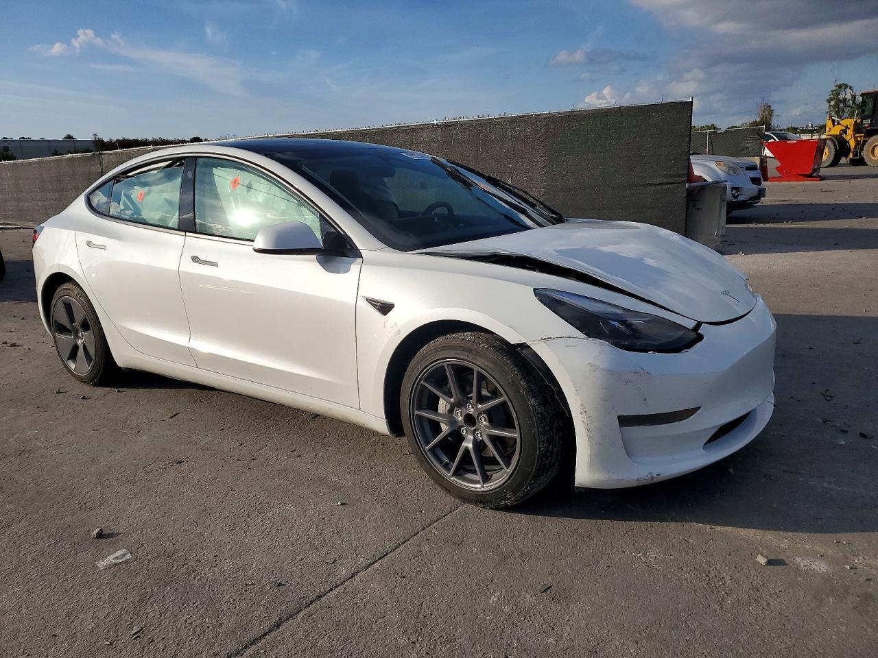 2023 Tesla Model 3 - Image 4