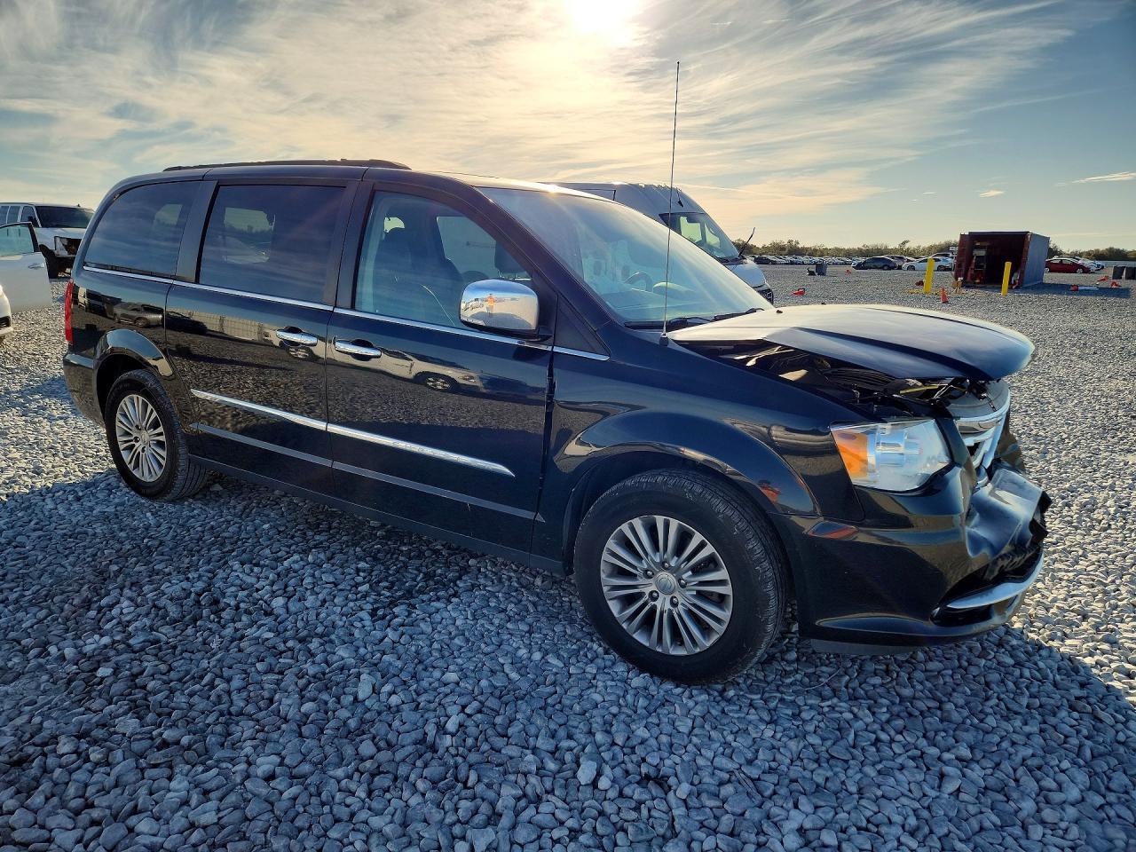 2016 Chrysler Town & Country Touring L - Фото 4
