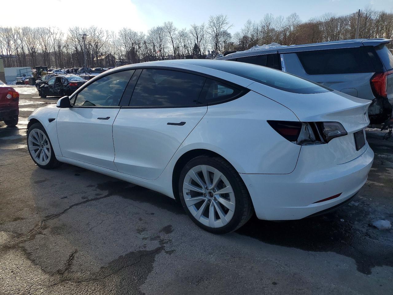 2022 Tesla Model 3 - Фото 2