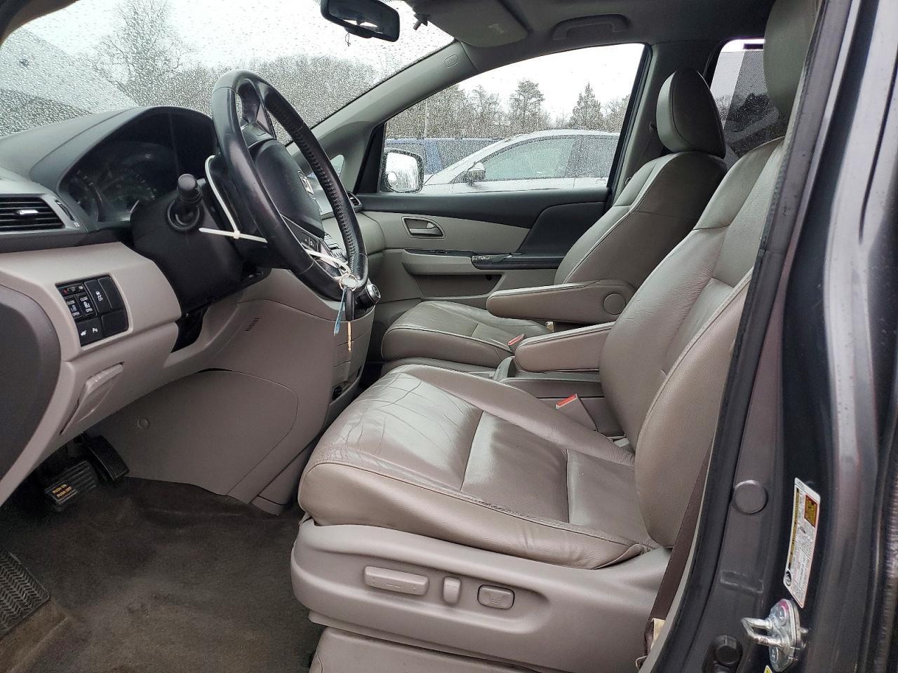 2011 Honda Odyssey Touring - Image 7