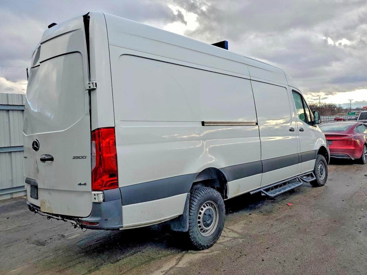 2022 Mercedes-Benz Sprinter 2500 Delivery Van - Фото 3