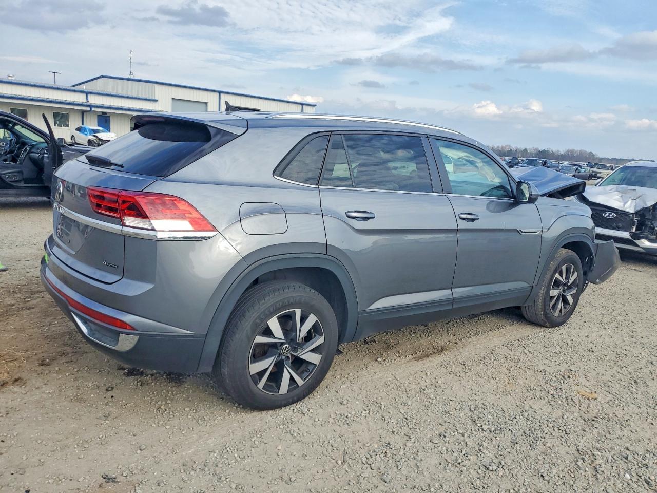 2023 Volkswagen Atlas Cross Sport Se - Image 3