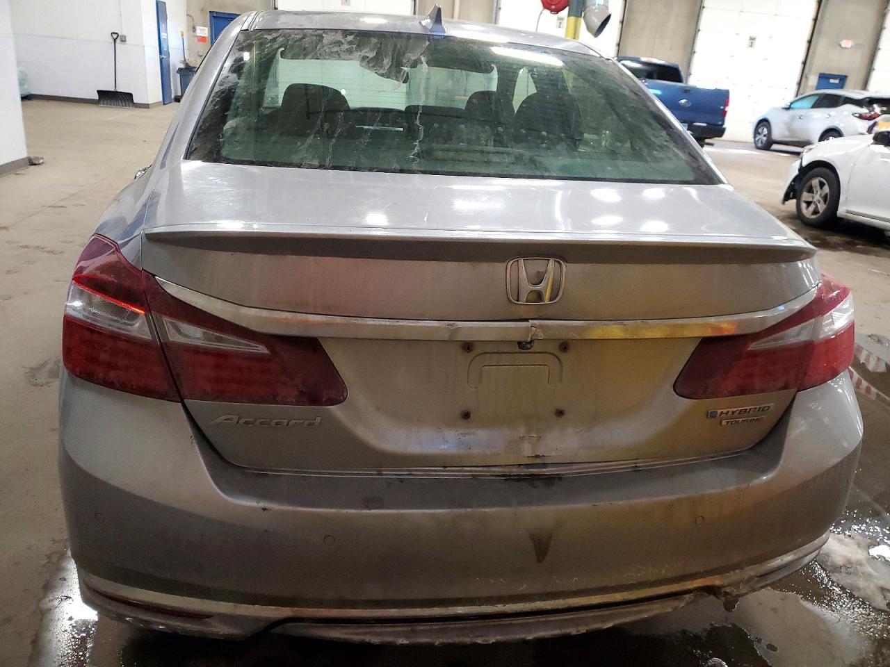 2017 Honda Accord Touring Hybrid - Image 6