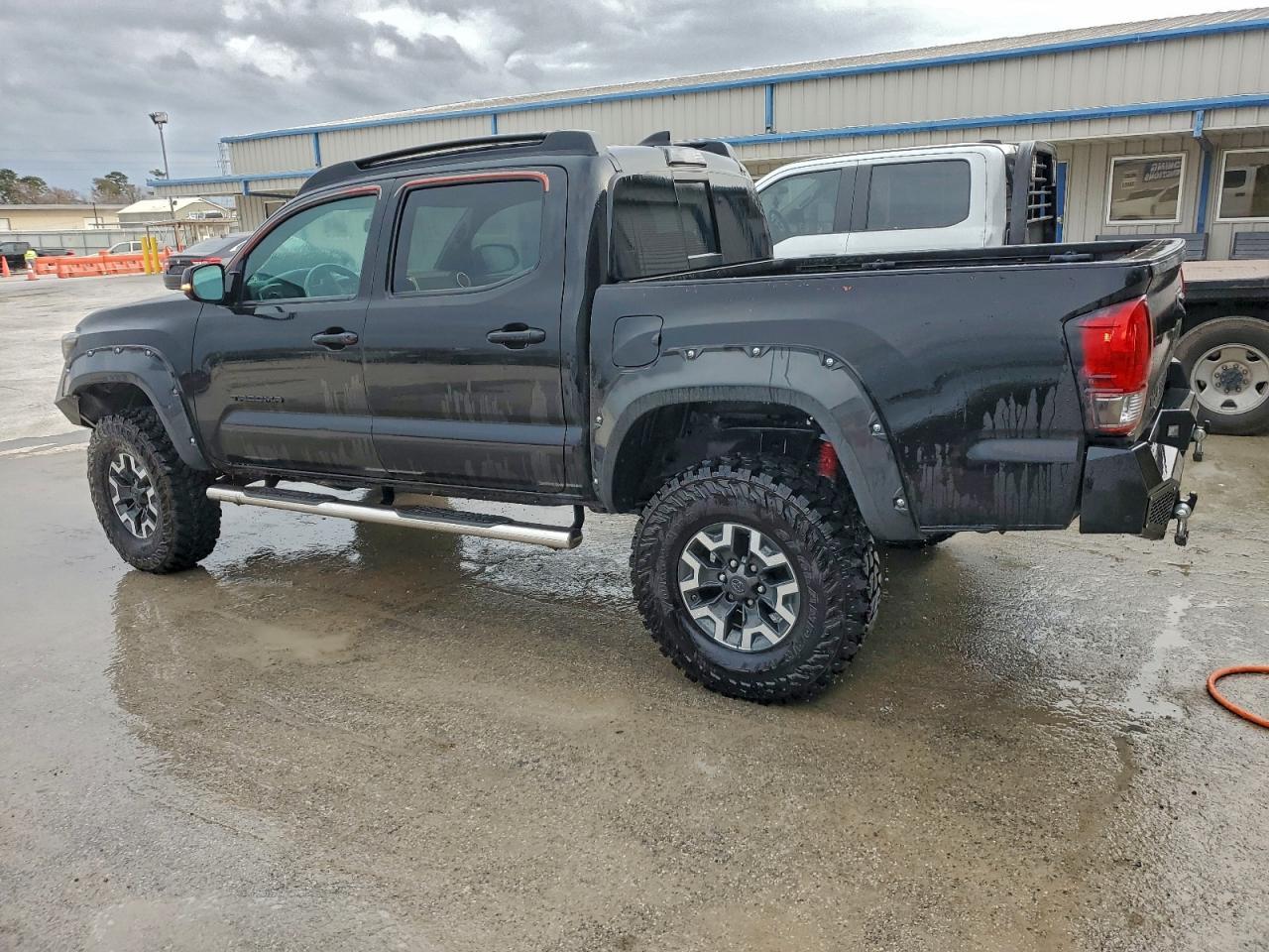 2017 Toyt Tacoma Trd Off-Road 4X4 - Image 2