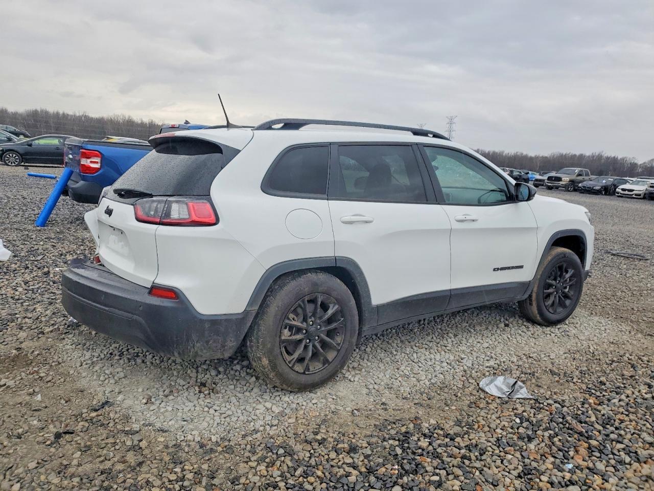 2023 Jeep Cherokee Altitude Lux - Image 3
