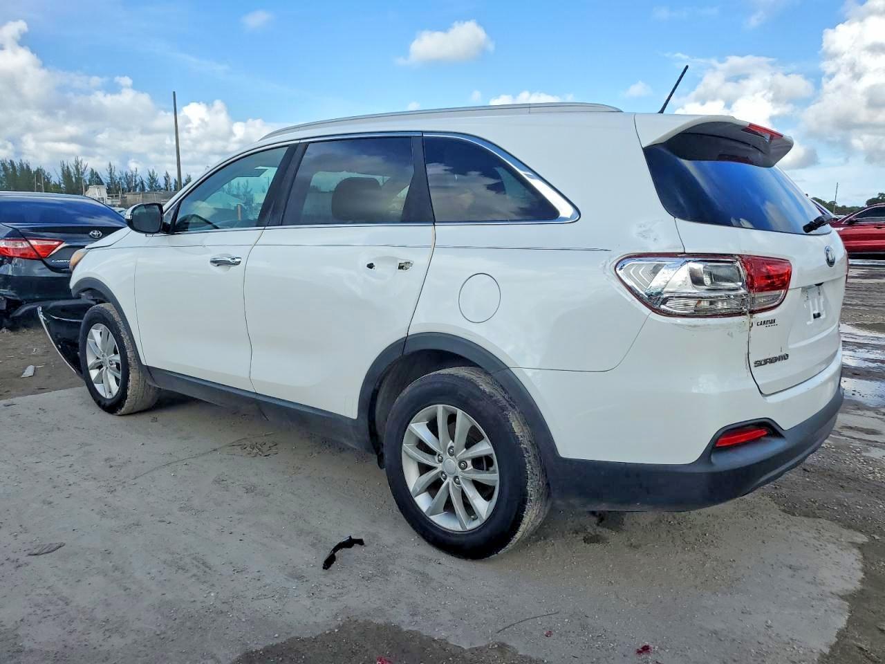 2017 Kia Sorento Lx - Image 2