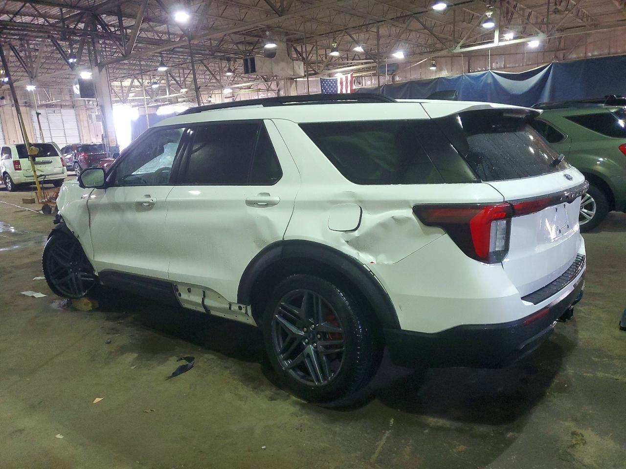 2025 Ford Explorer St-Line - Image 2