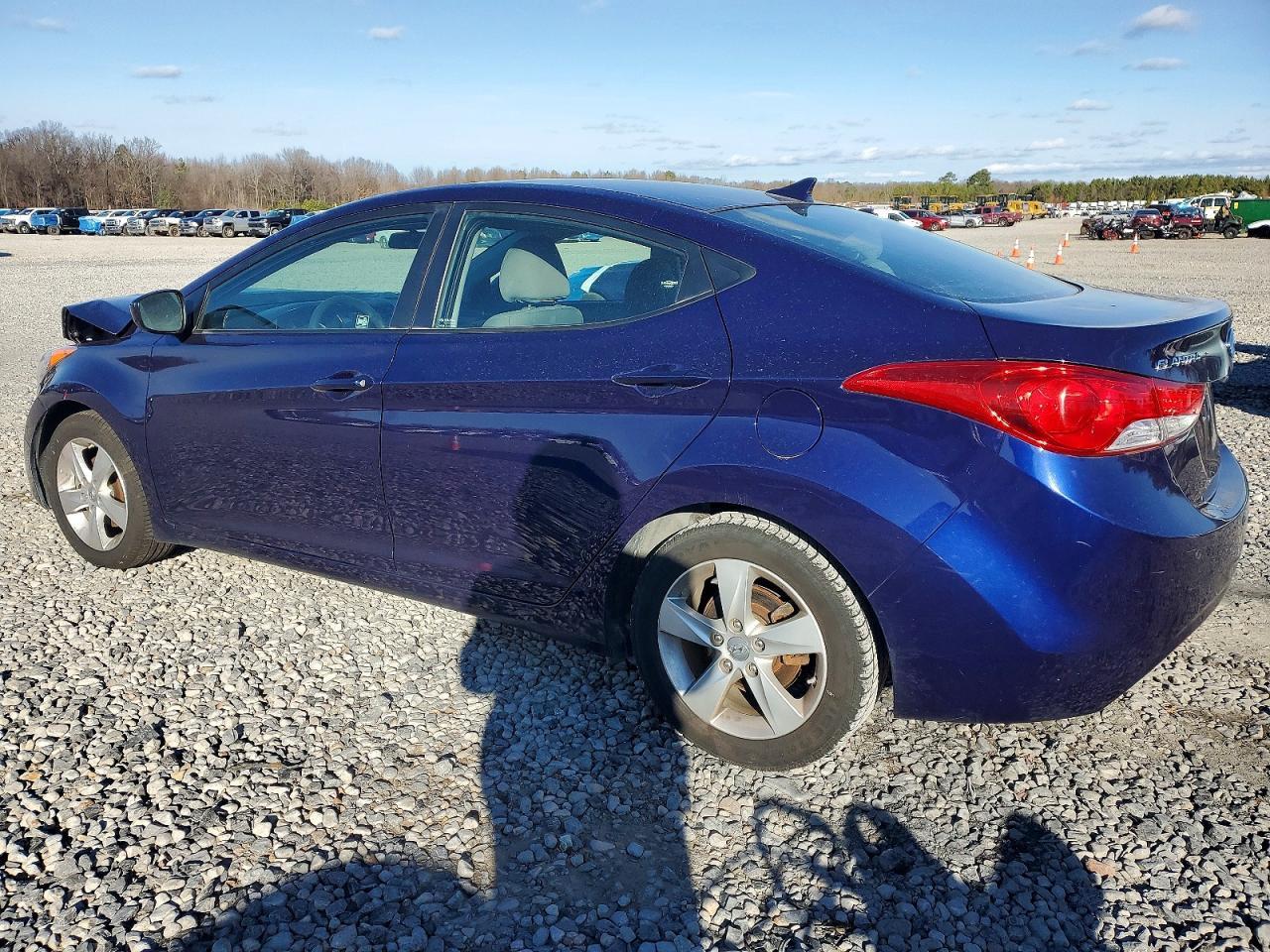 2013 Hyundai Elantra - Image 2