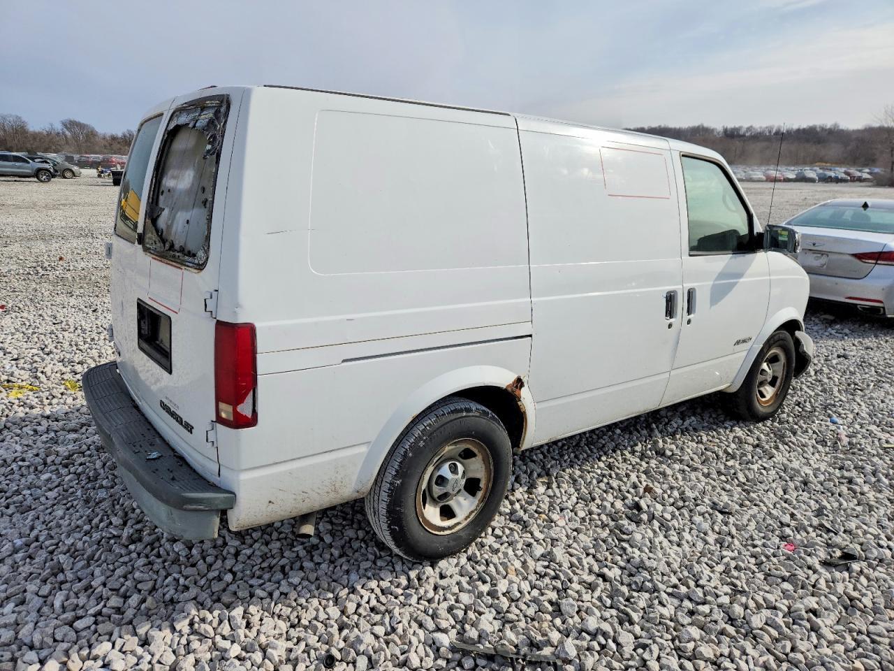 2001 Chevrolet Astro - Image 3