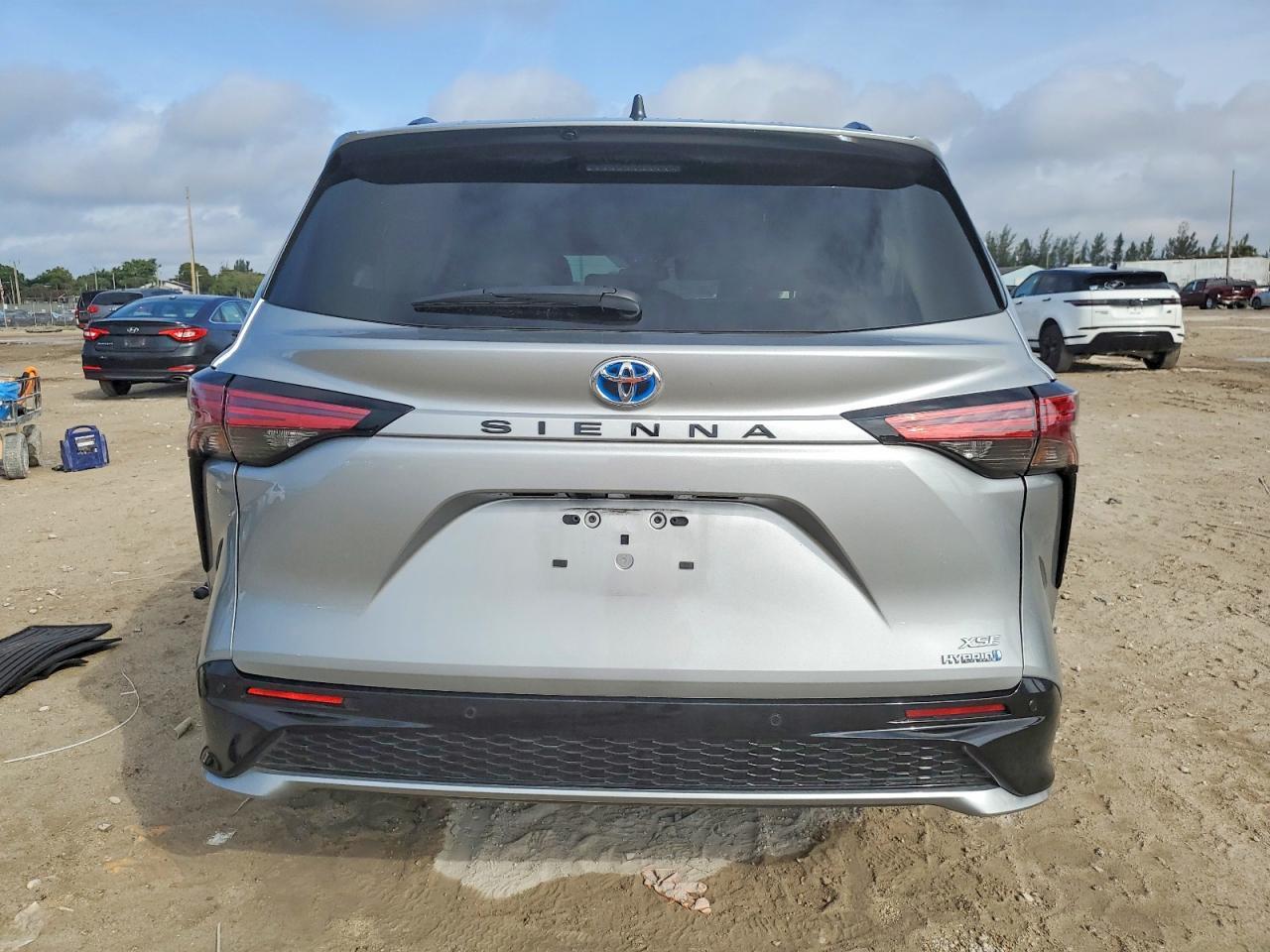 2024 Toyota Sienna Xse - Image 6