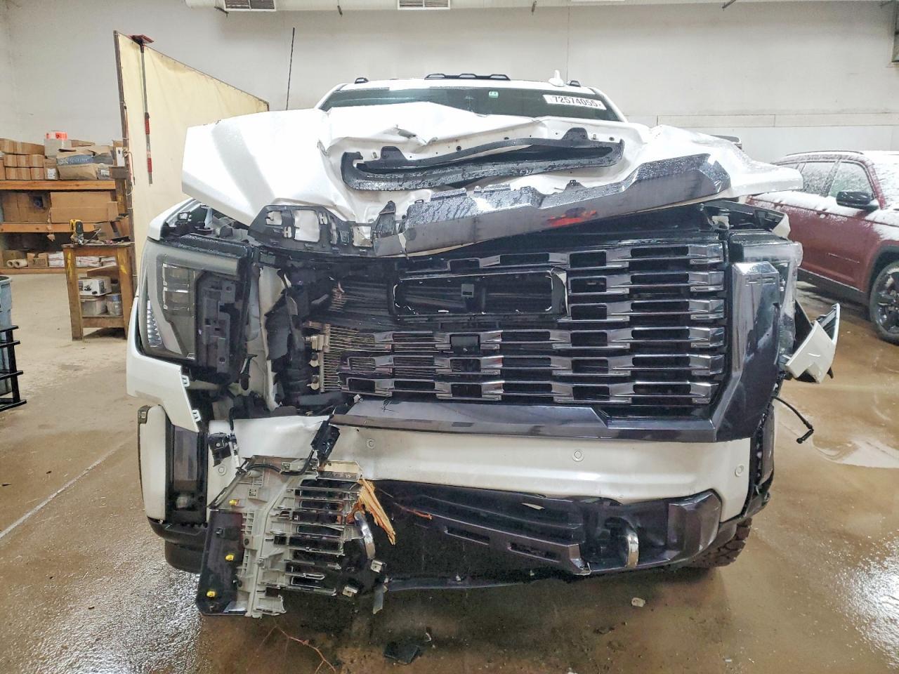 2024 GMC Sierra K2500 Denali Ultimate - Image 5