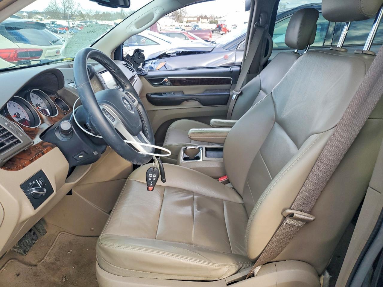 2012 Volkswagen Routan Sel Premium - Image 7