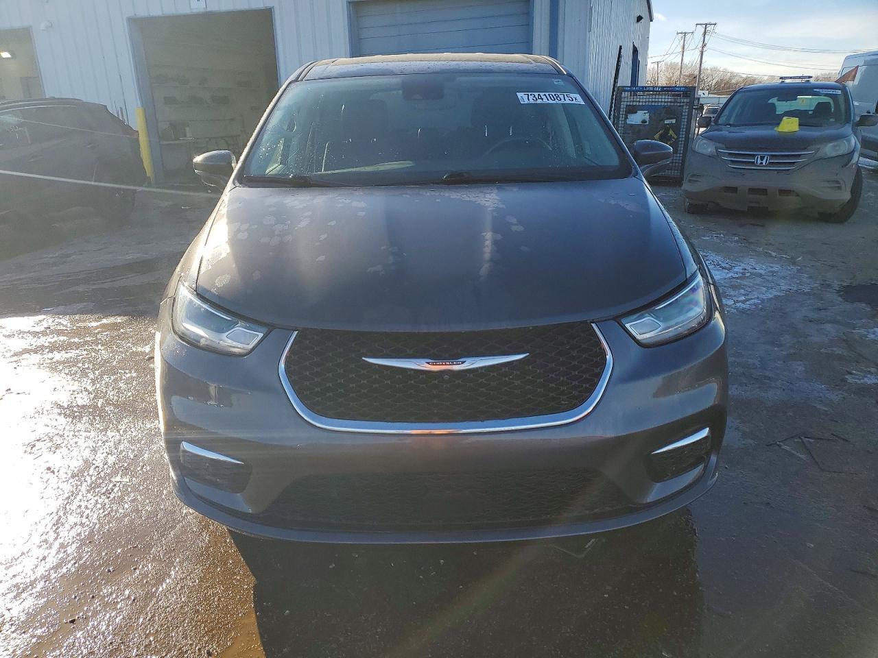2022 Chrysler Pacifica Hybrid Touring L - Image 5