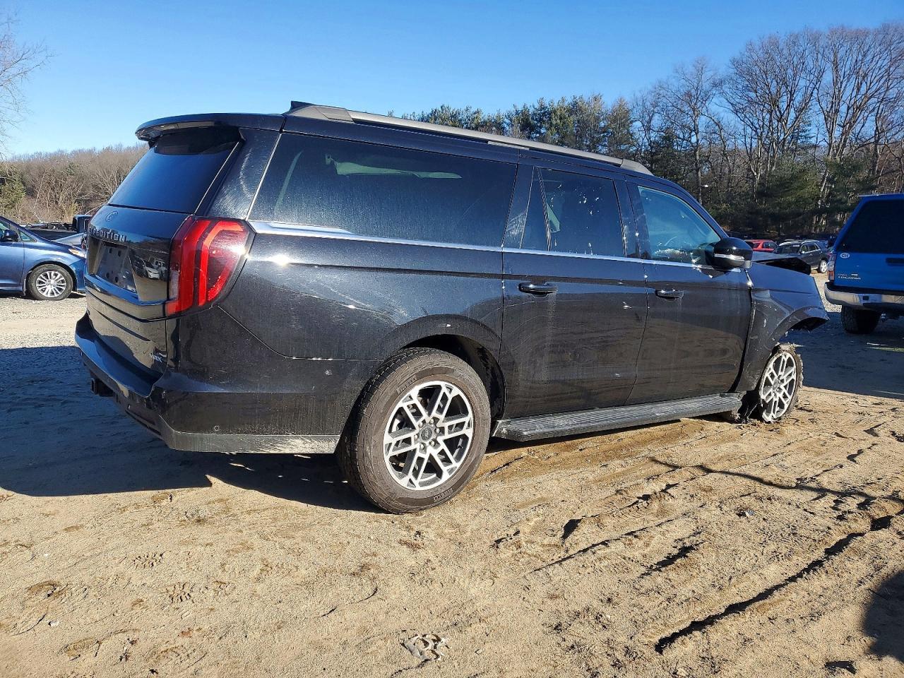 2025 Ford Expedition Max Active - Image 3