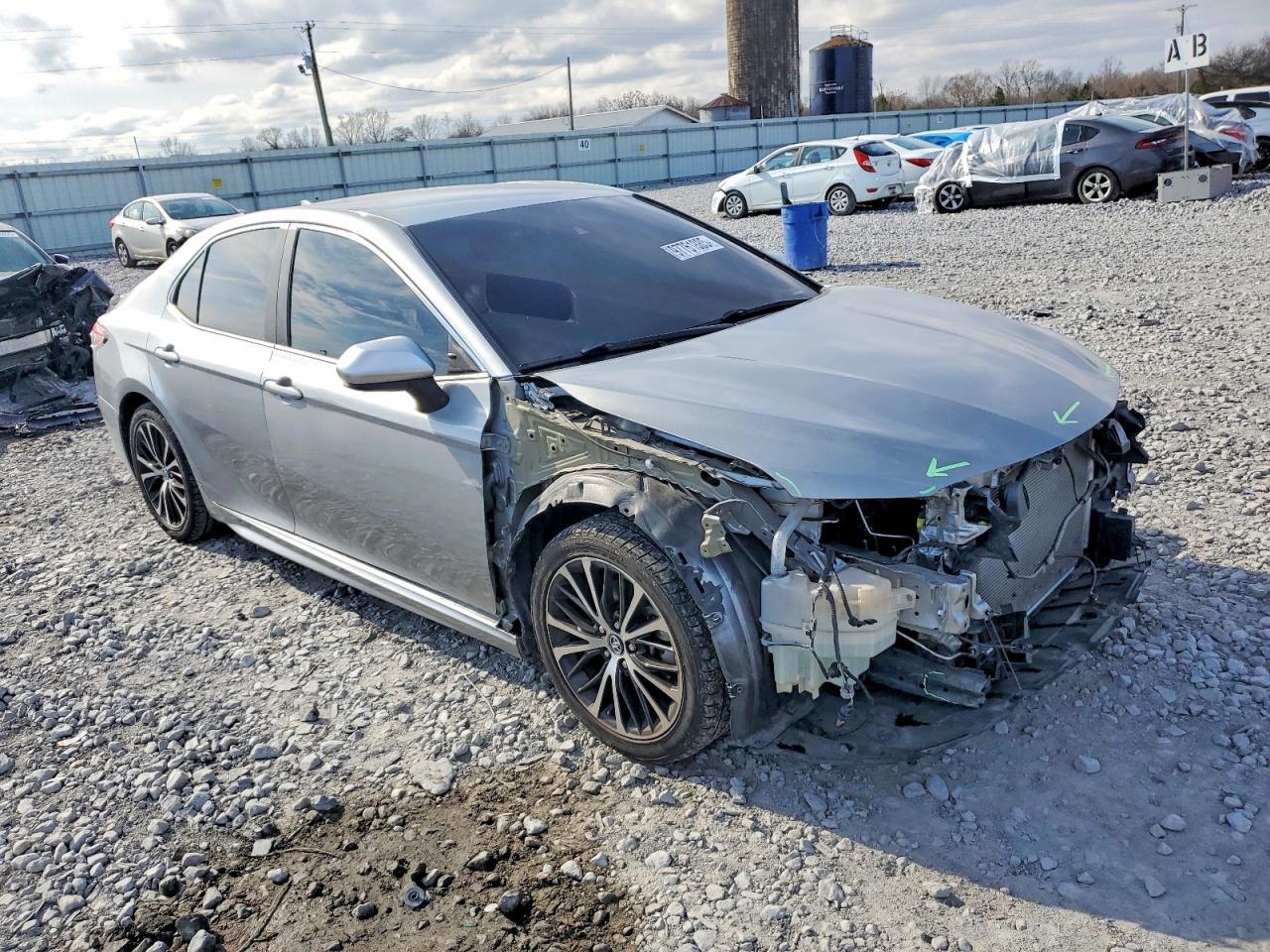 2020 Toyota Camry Se - Фото 4