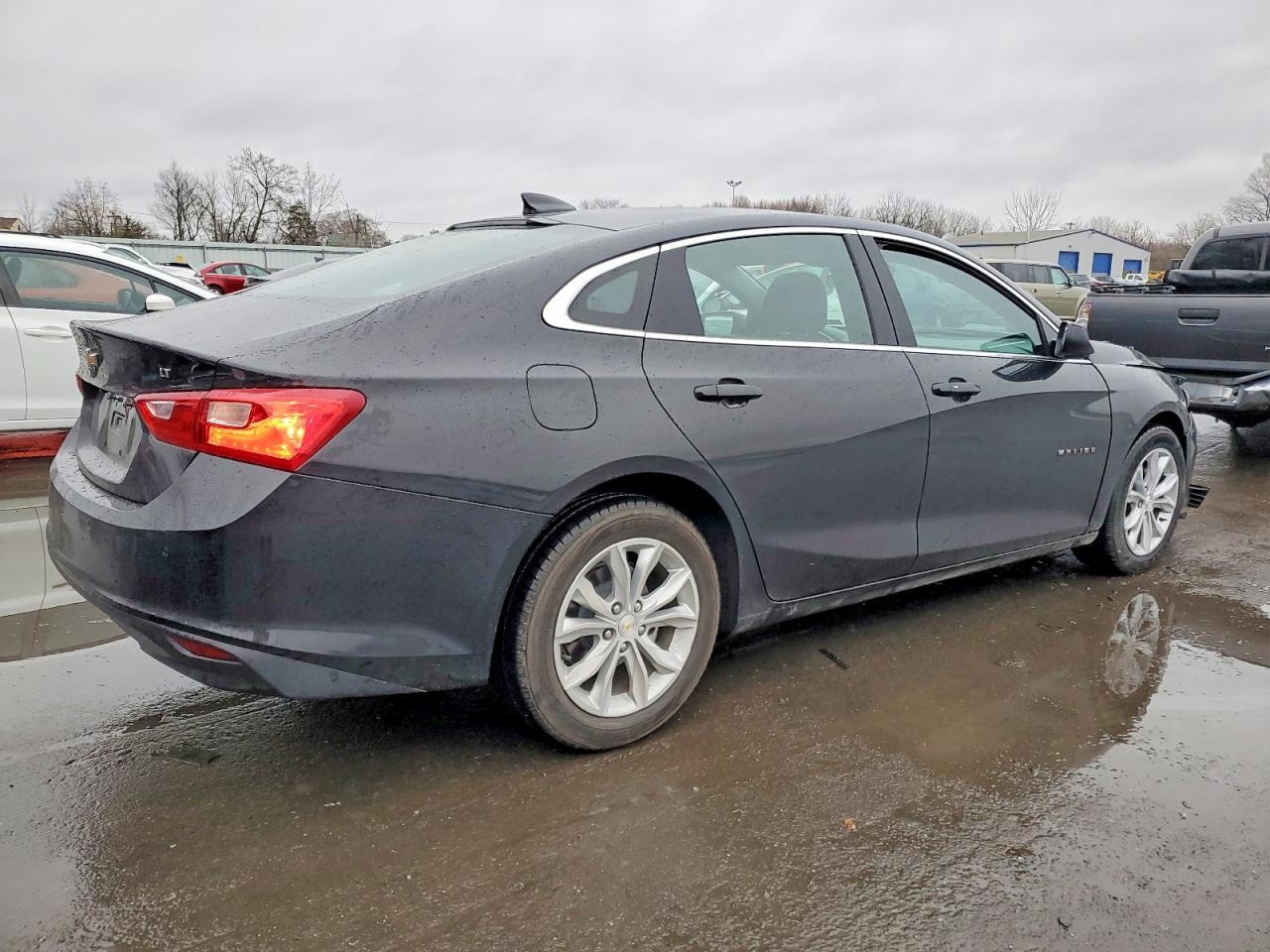 2024 Chevrolet Malibu Lt - Image 3