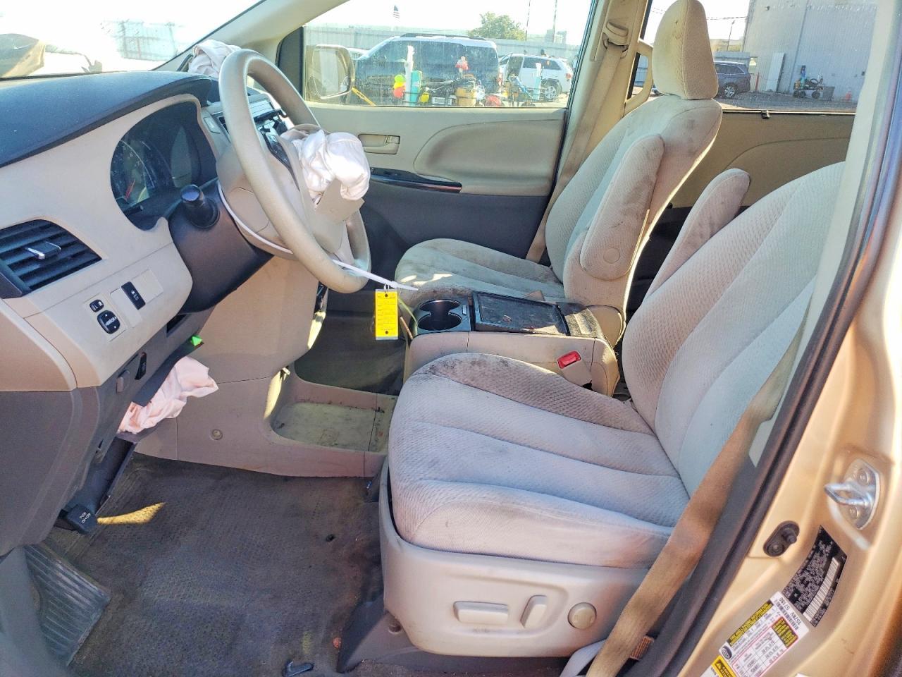 2012 Toyota Sienna Le - Image 7