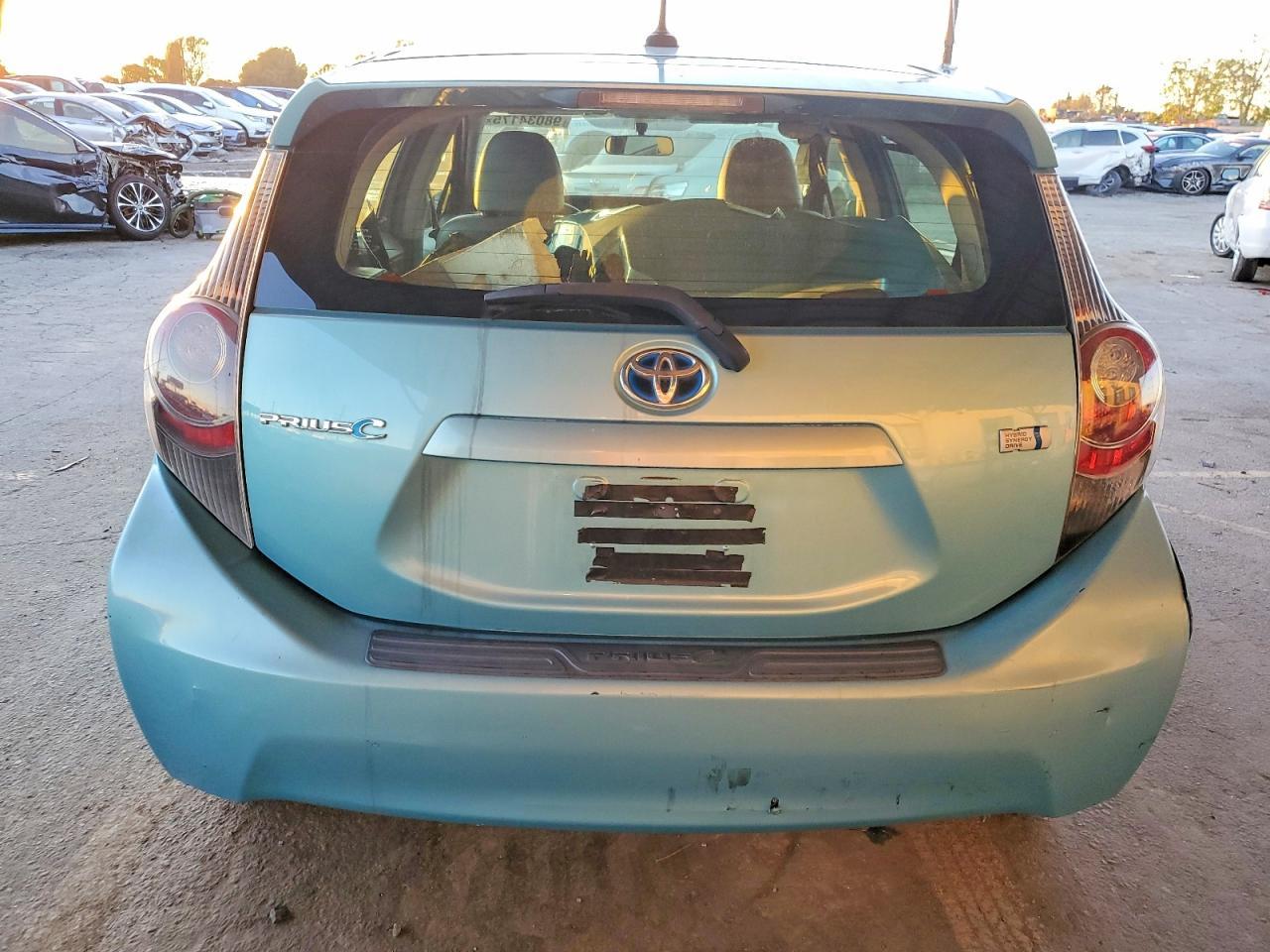 2014 Toyota Prius C - Фото 6