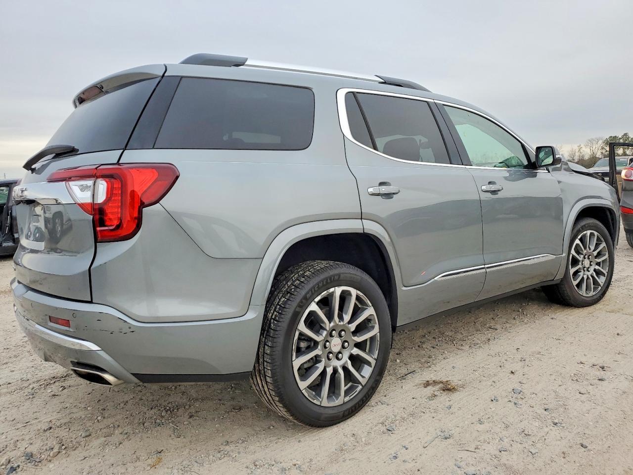 2023 GMC Acadia Denali - Image 3
