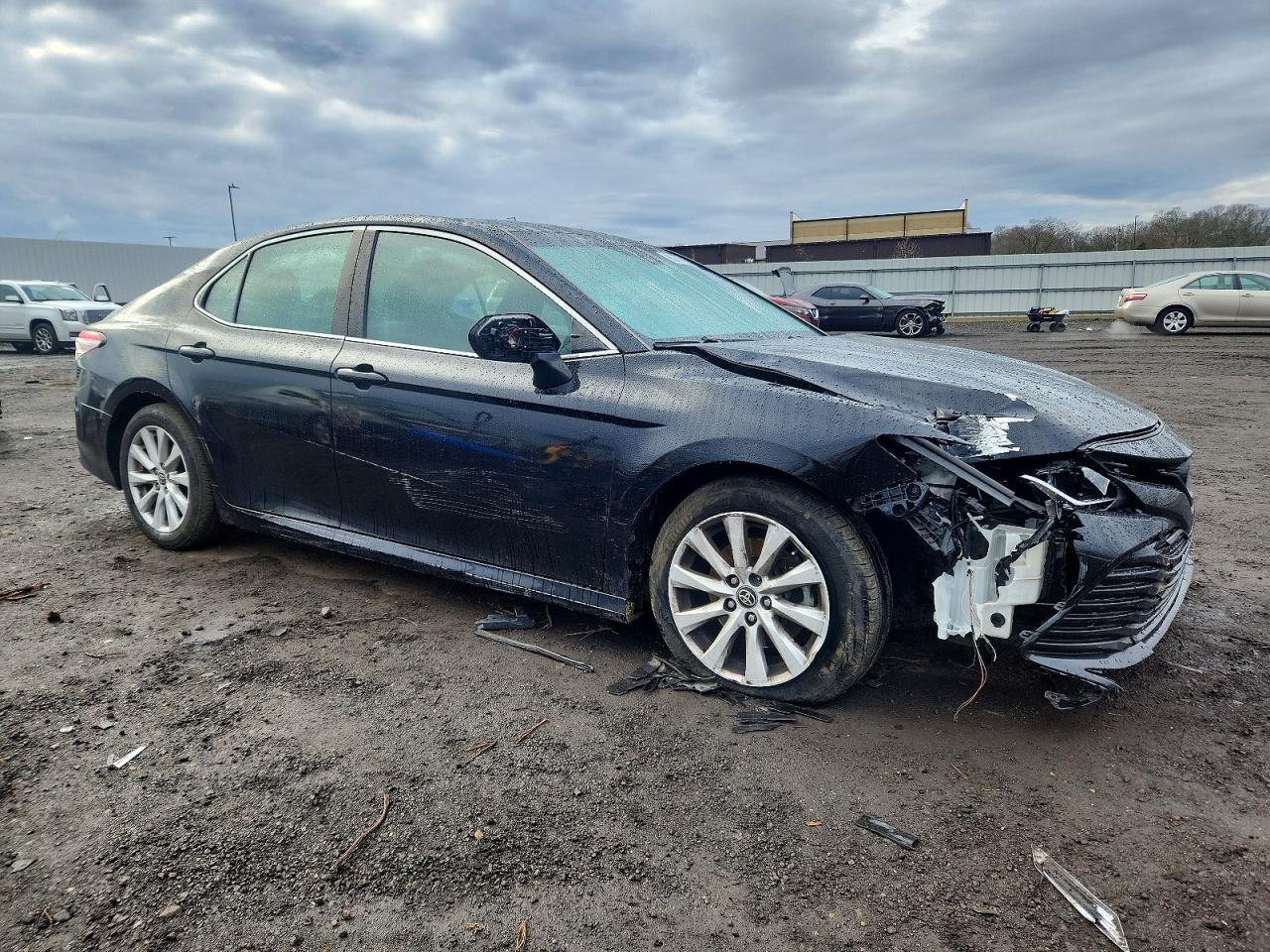 2020 Toyota Camry Le - Фото 4
