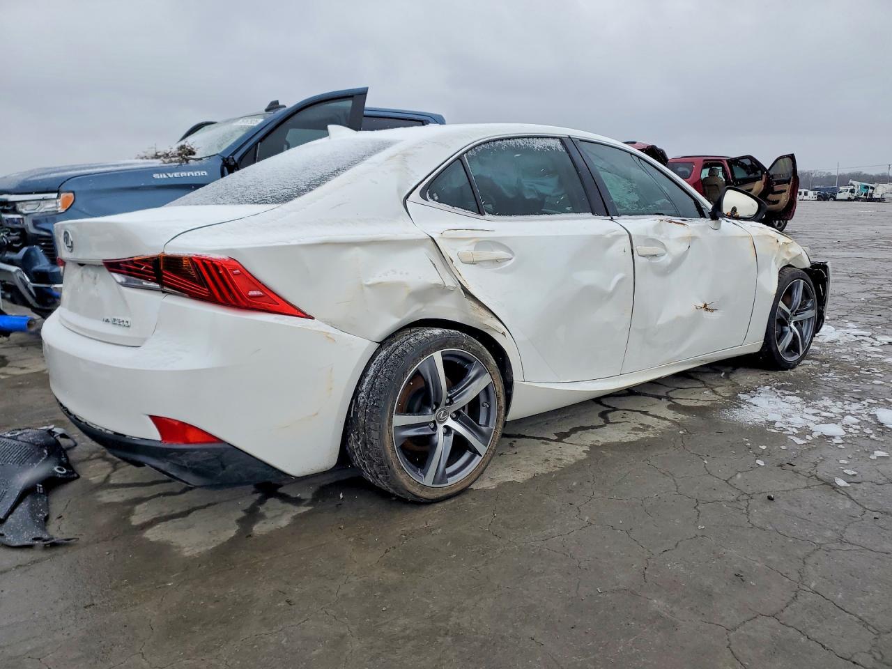 2017 Lexus Is 300 - Фото 3