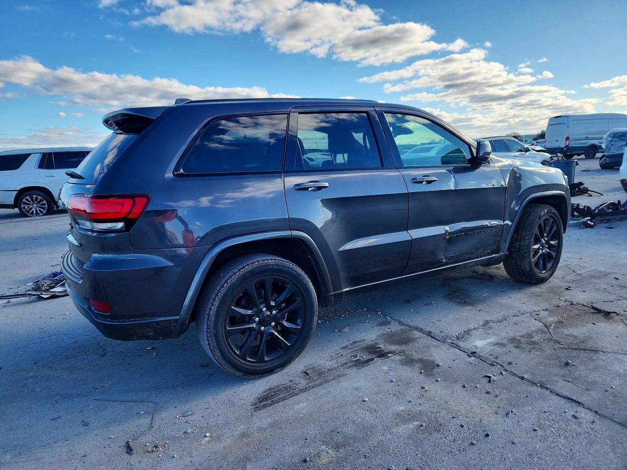 2021 Jeep Grand Cherokee Laredo - Image 3
