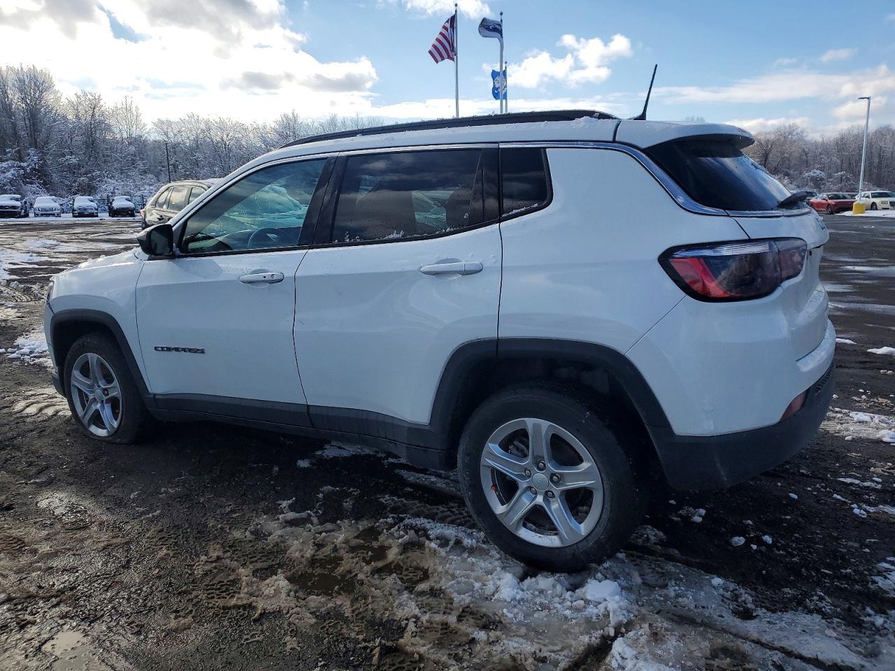 2024 Jeep Compass Latitude - Image 2
