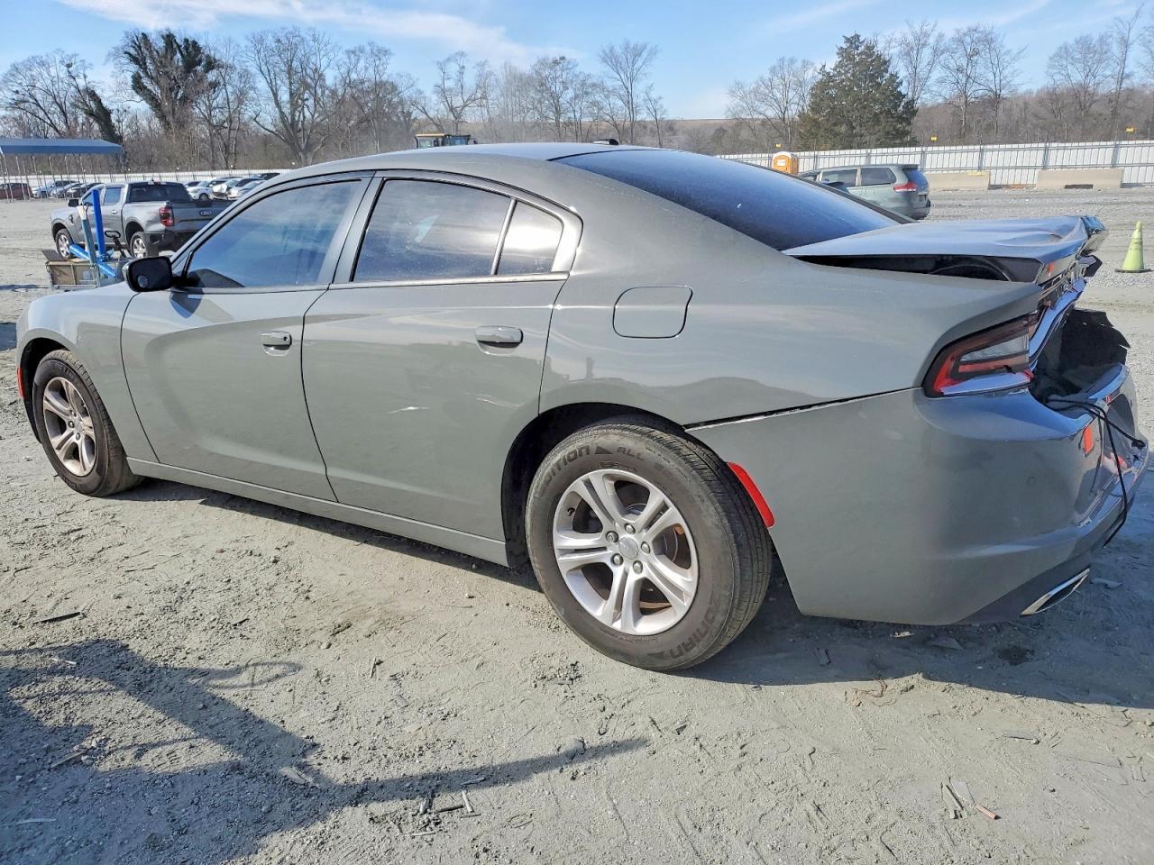 2018 Dodge Charger Sxt - Image 2