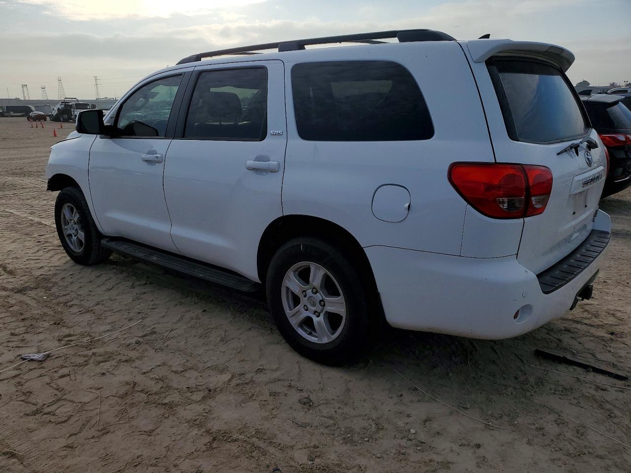 2016 Toyota Sequoia Sr5 - Image 2