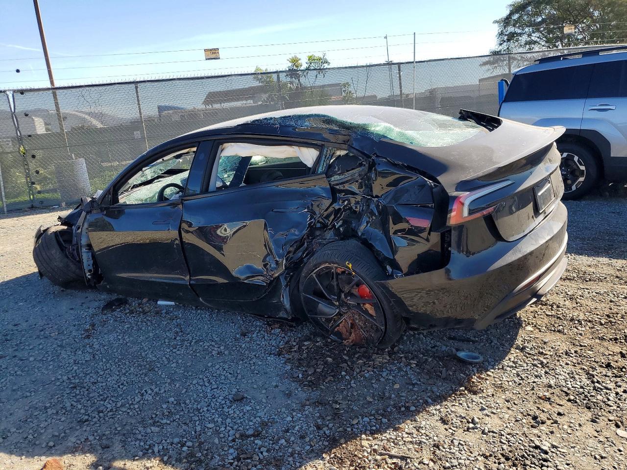 2026 Tesla Model 3 - Фото 2