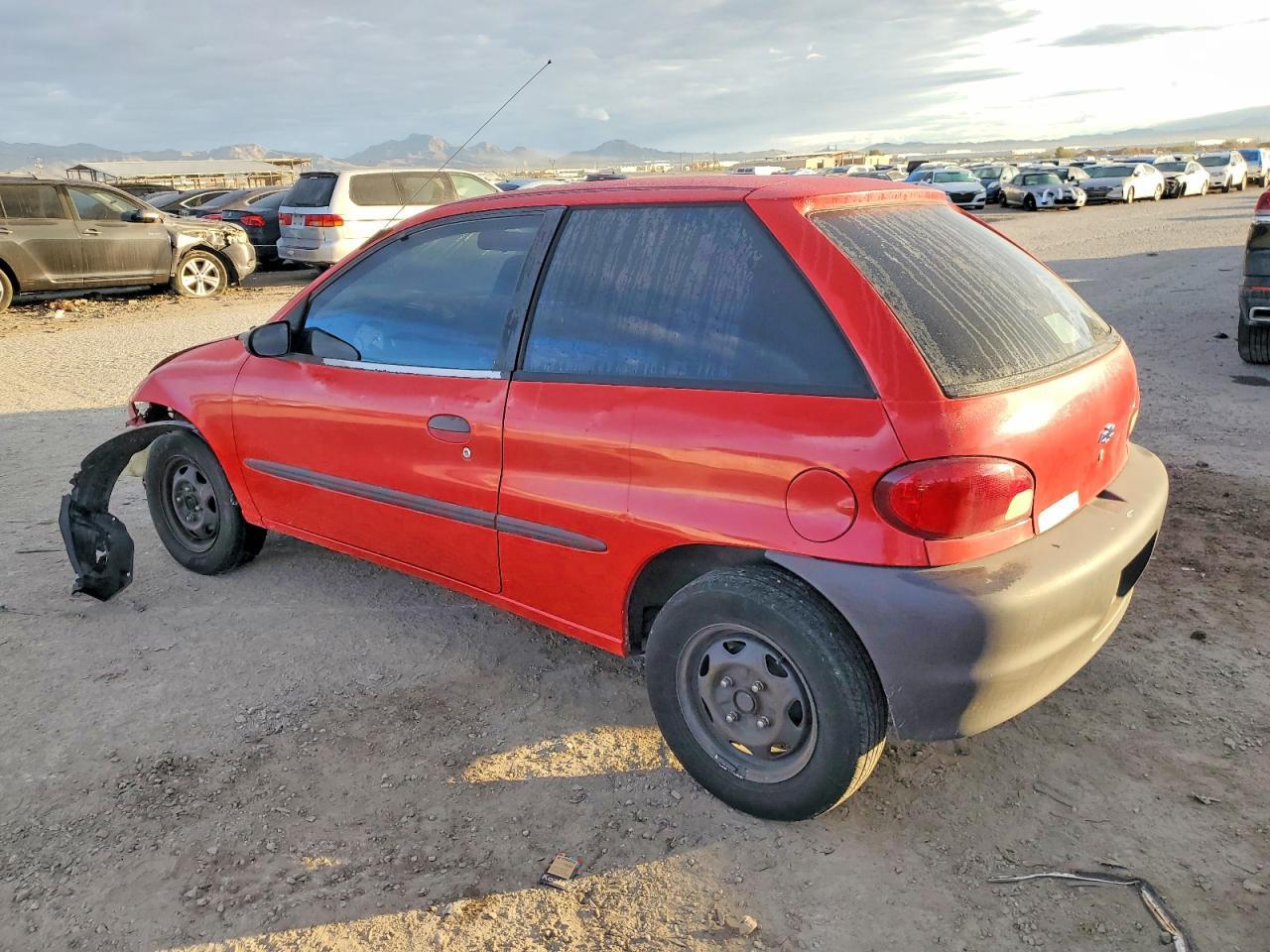 2000 Chevrolet Metro - Фото 2
