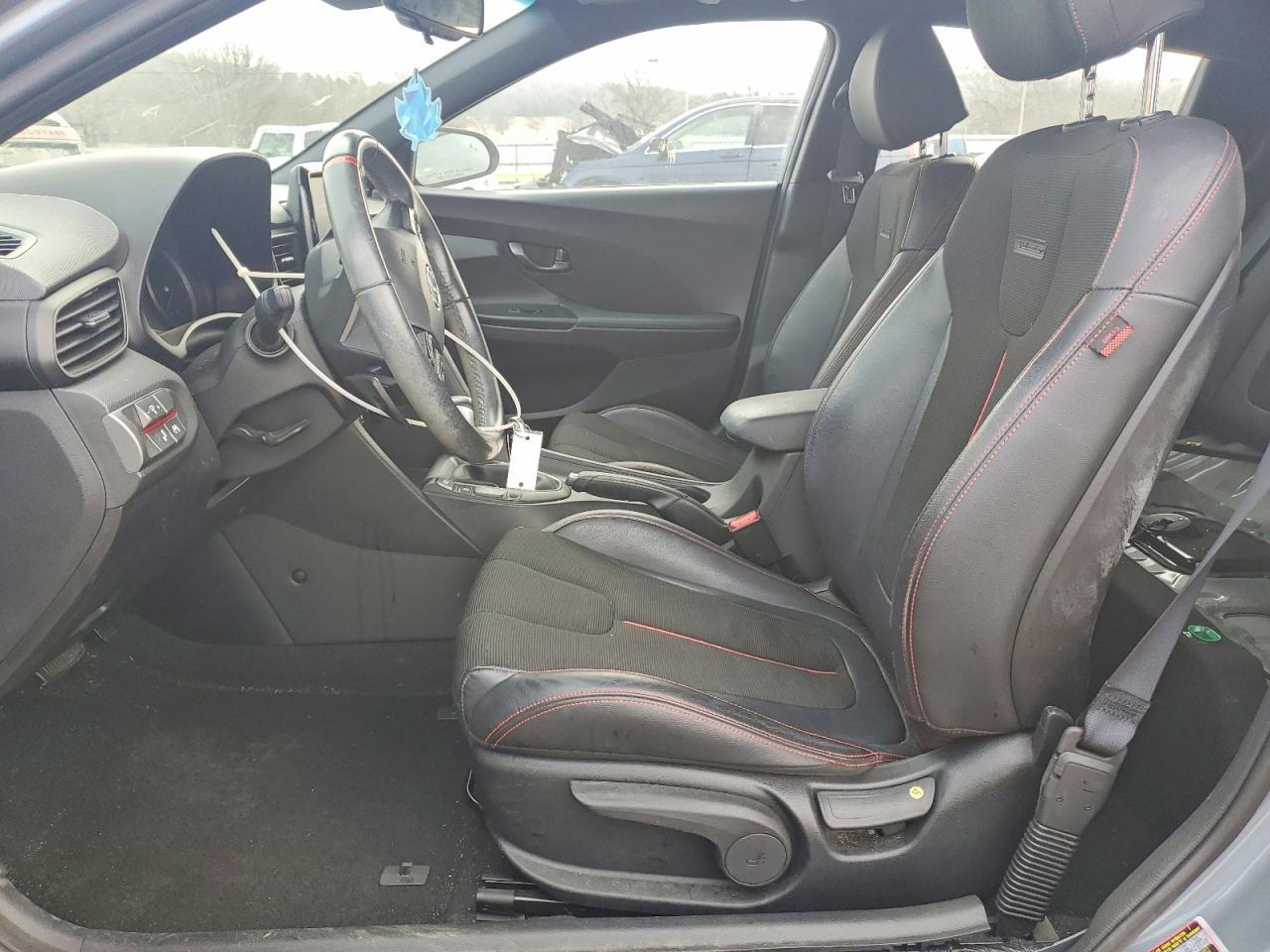 2019 Hyundai Veloster Base - Image 7