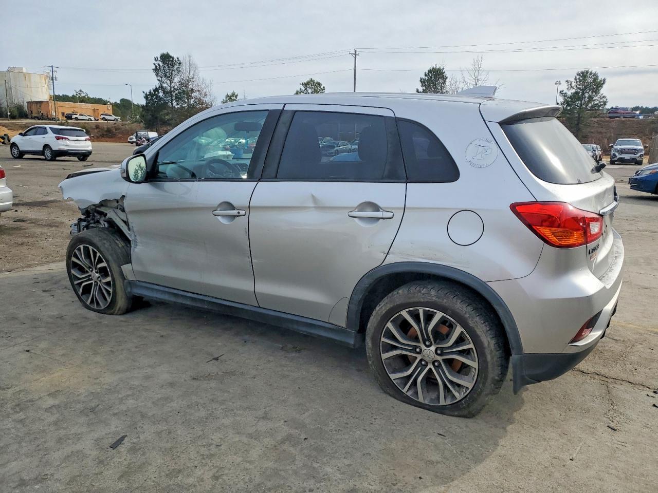 2019 Mitsubishi Outlander Sport Es - Image 2