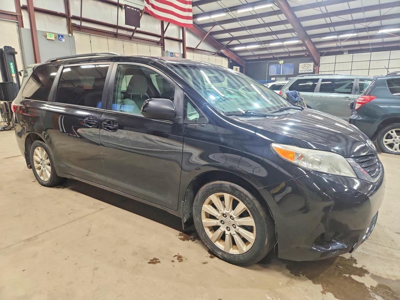 2015 Toyota Sienna Le - Фото 4