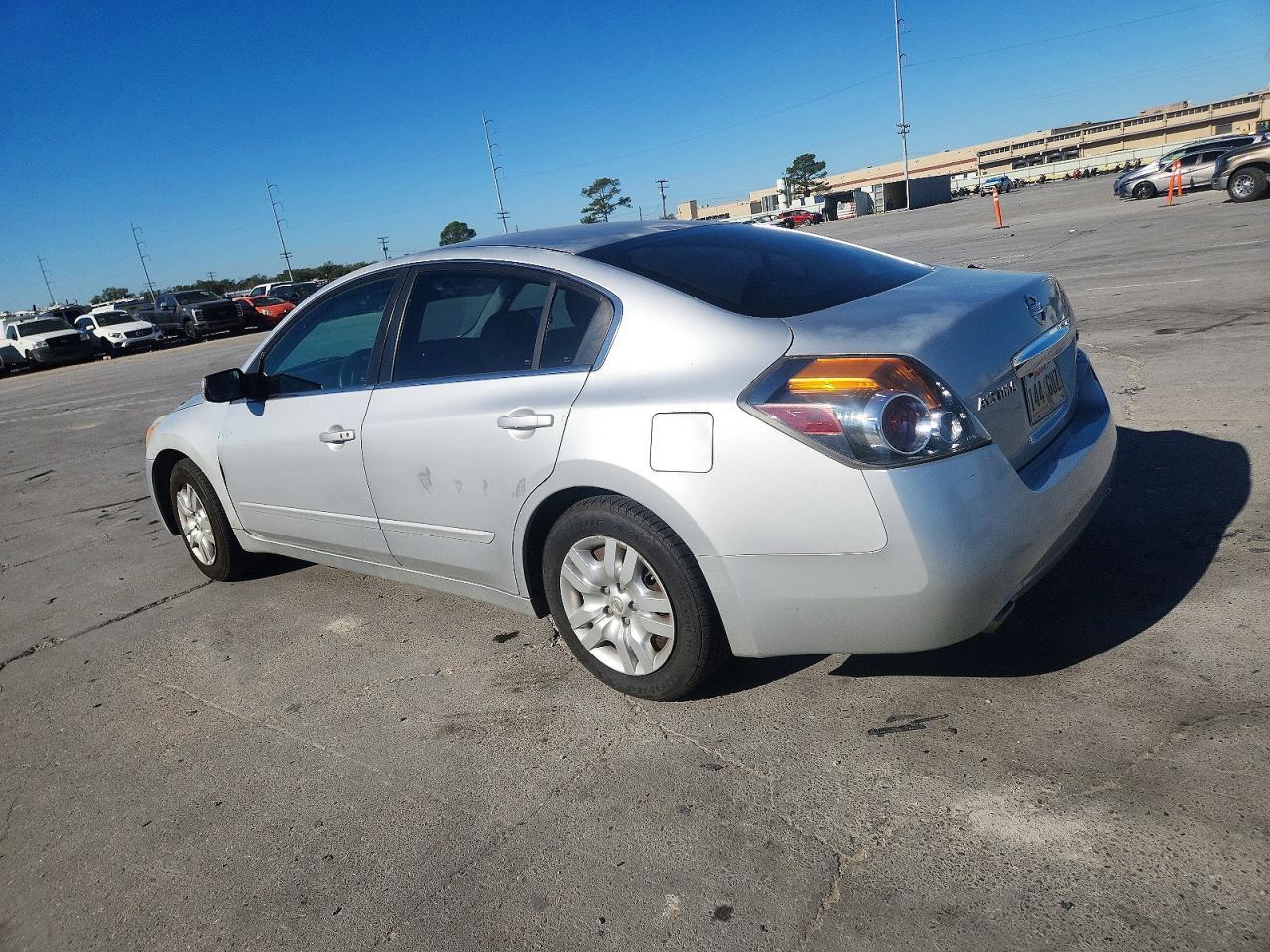 2012 Nissan Altima Base - Фото 2