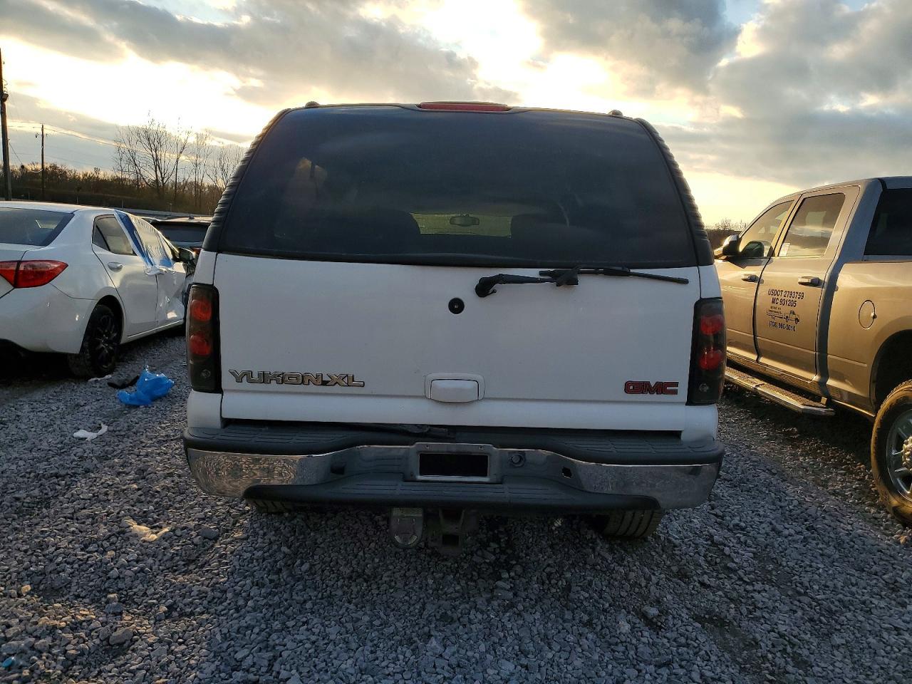 2002 GMC Yukon Xl C1500 - Фото 6