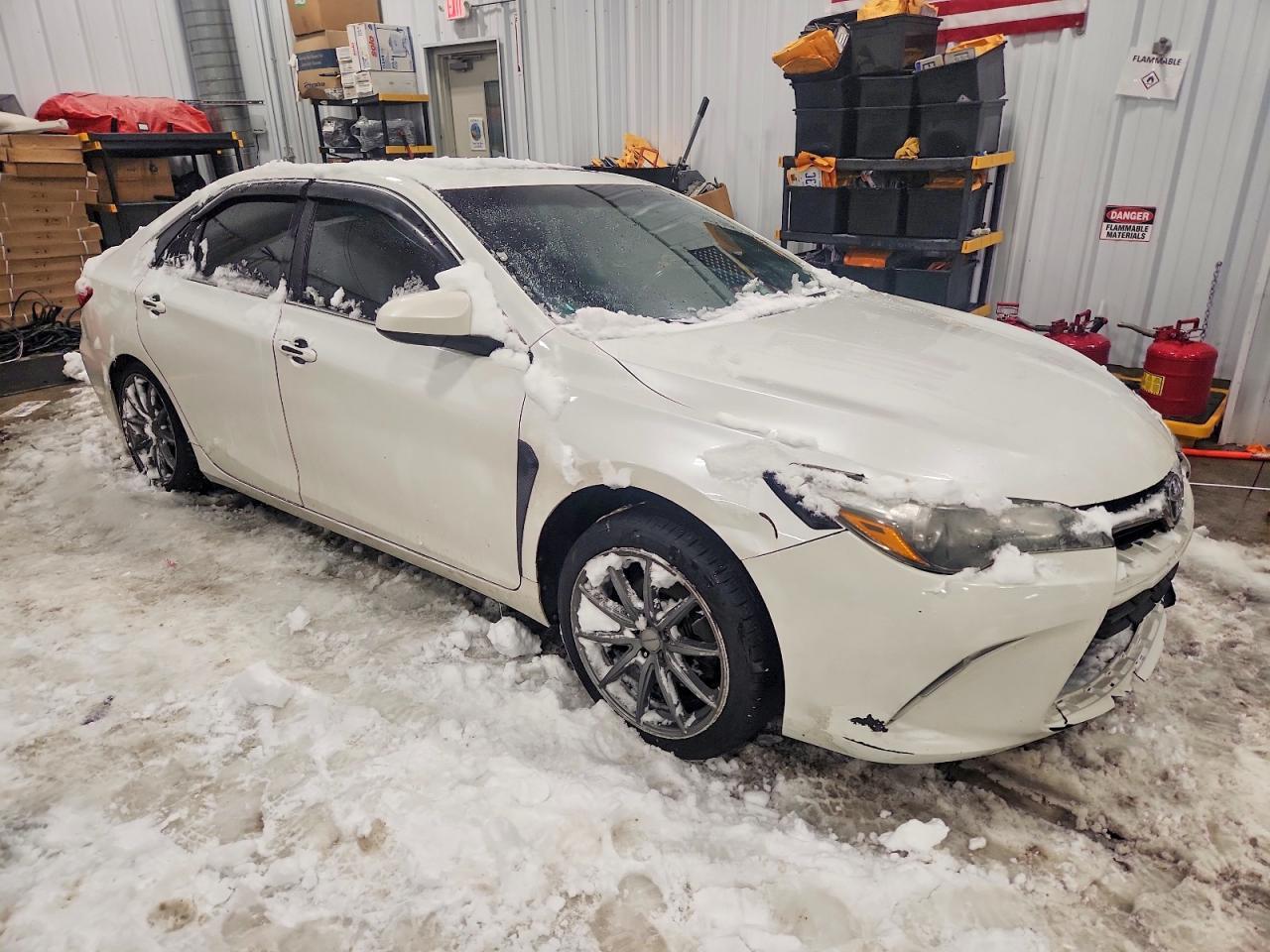 2017 Toyota Camry Le - Image 4