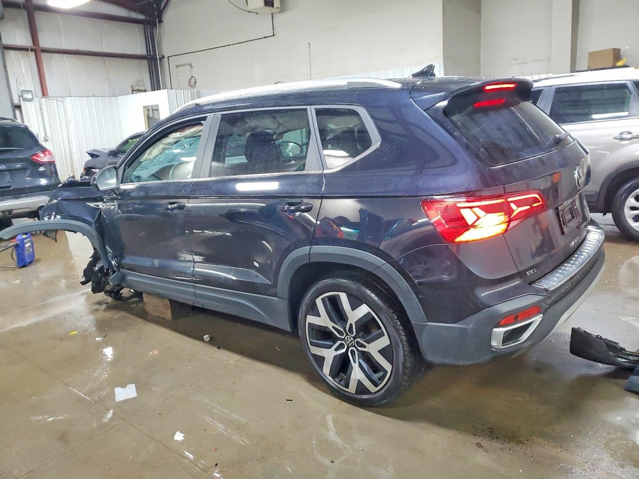 2022 Volkswagen Taos Sel - Фото 2