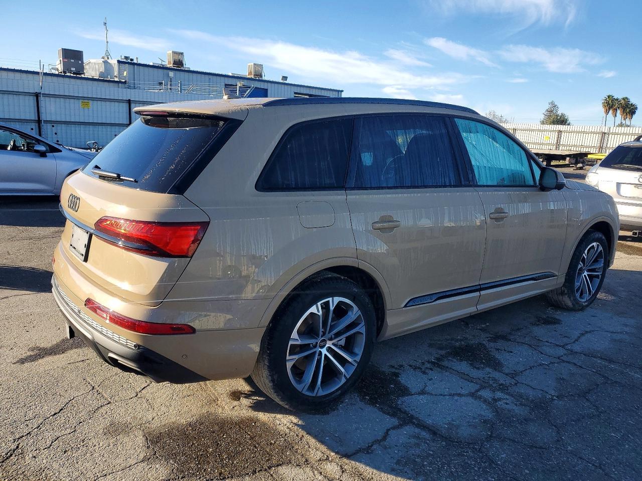 2025 Audi Q7 Premium Plus - Фото 3