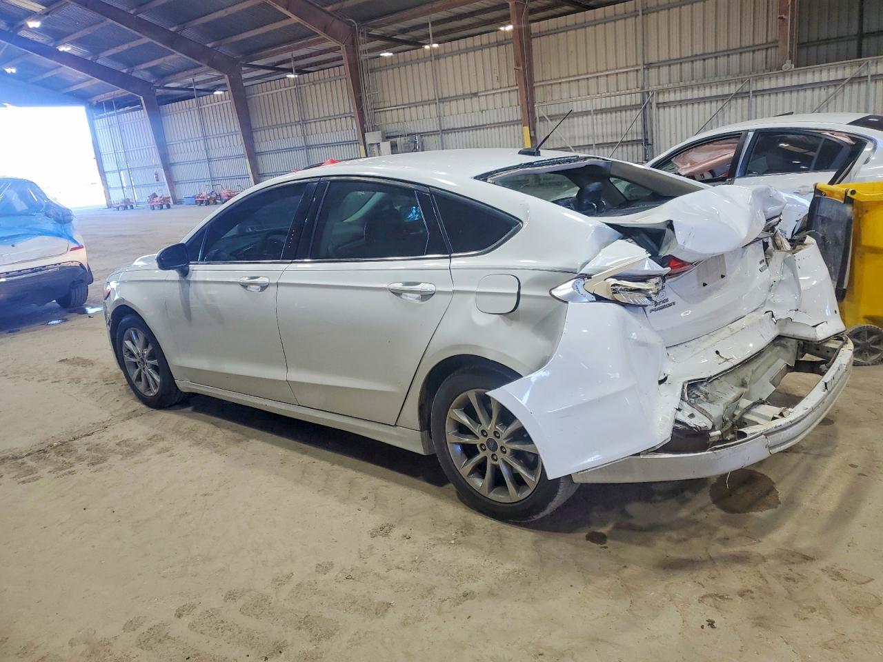 2017 Ford Fusion - Фото 2