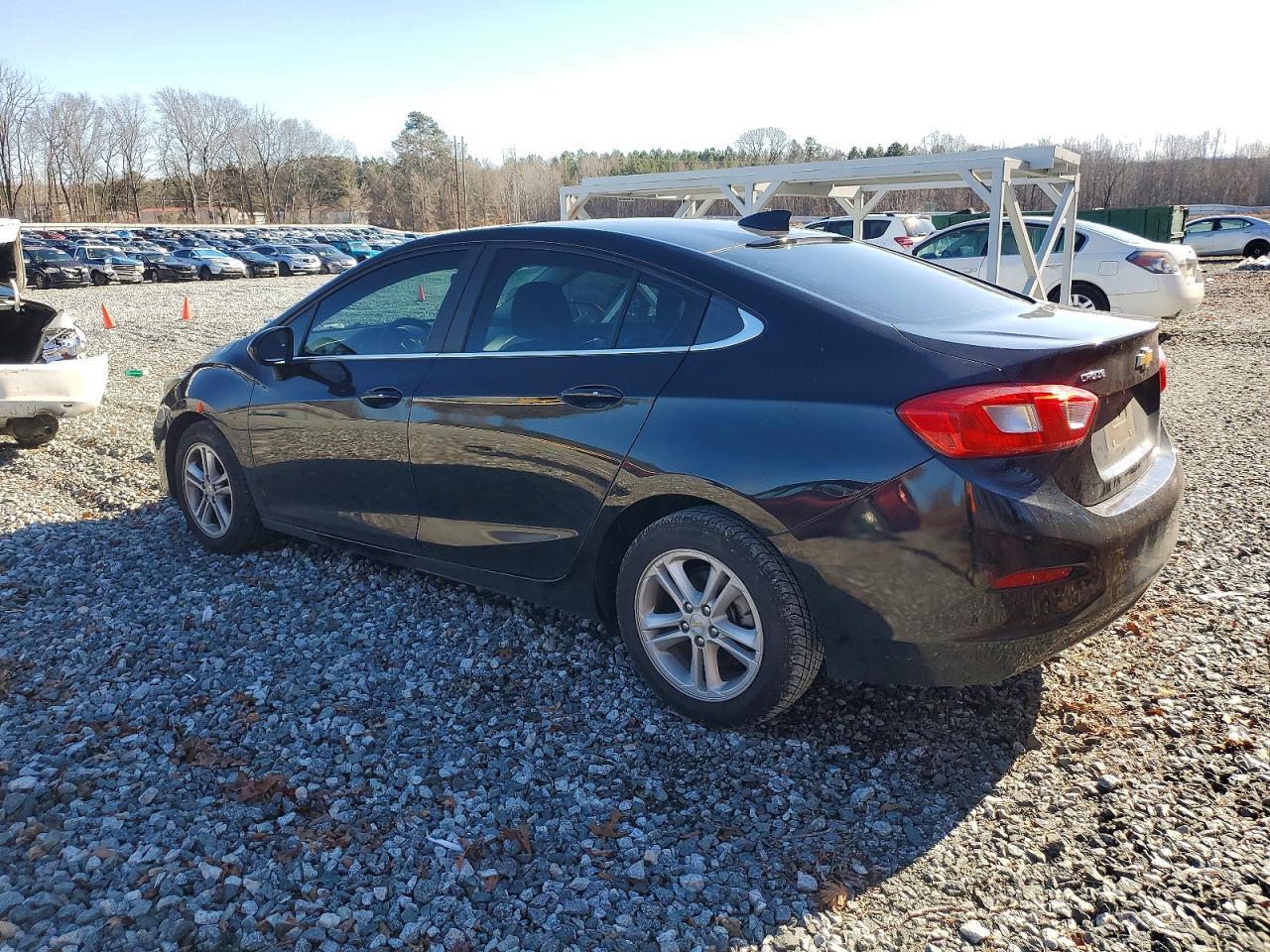 2017 Chevrolet Cruze Lt - Image 2