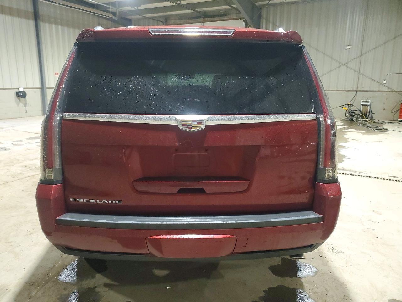 2016 Cadillac Escalade Luxury - Image 6