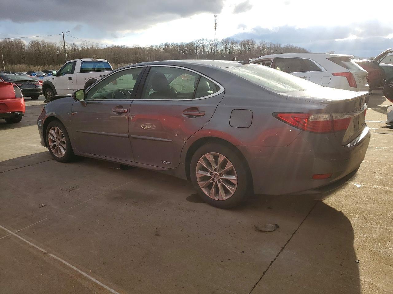 2013 Lexus Es 300H - Фото 2
