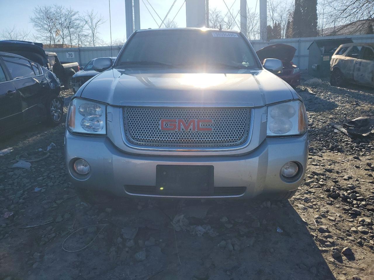 2006 GMC Envoy Denali - Image 5