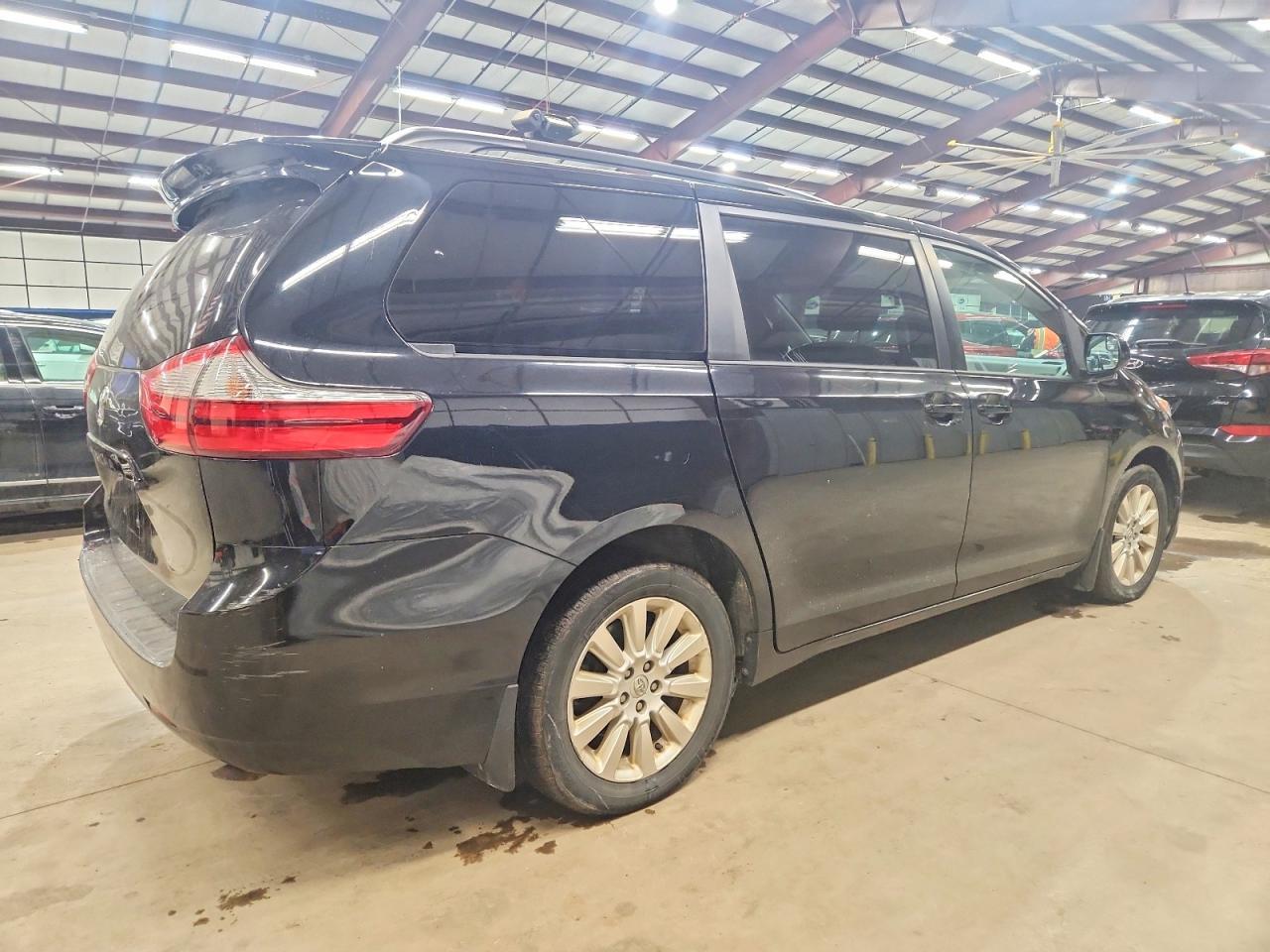 2015 Toyota Sienna Le - Фото 3