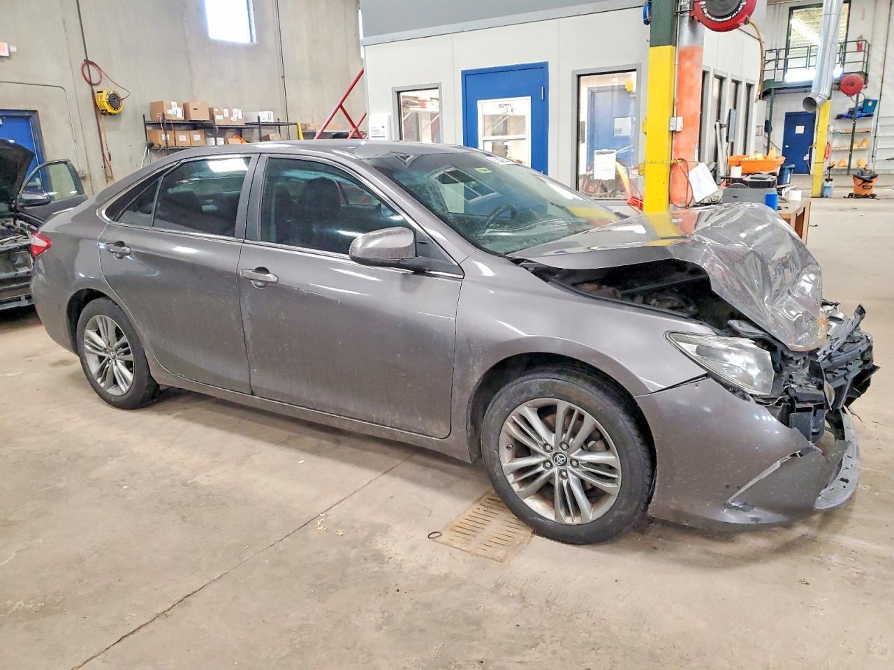 2016 Toyota Camry Le - Фото 4