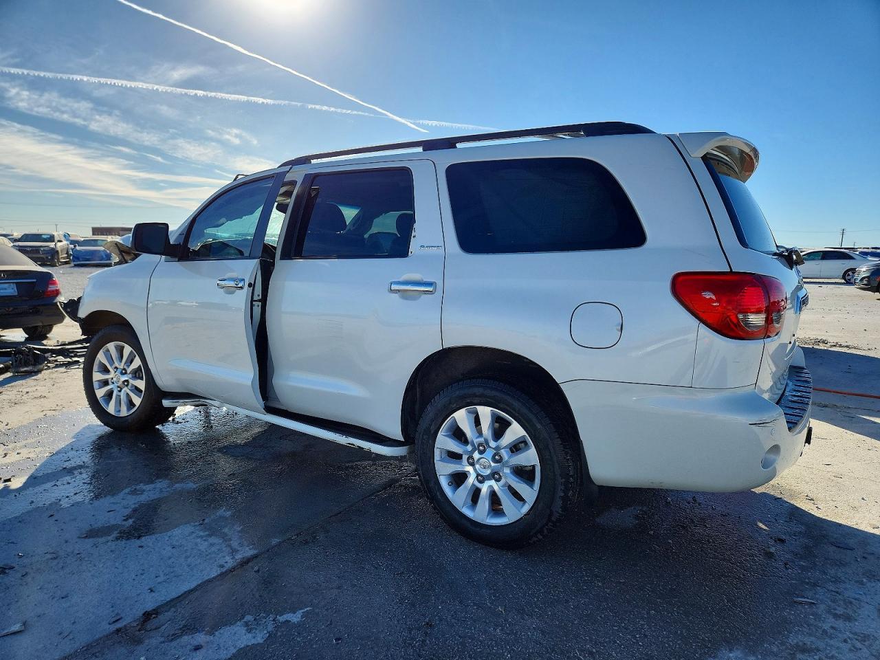 2016 Toyota Sequoia Platinum - Image 2