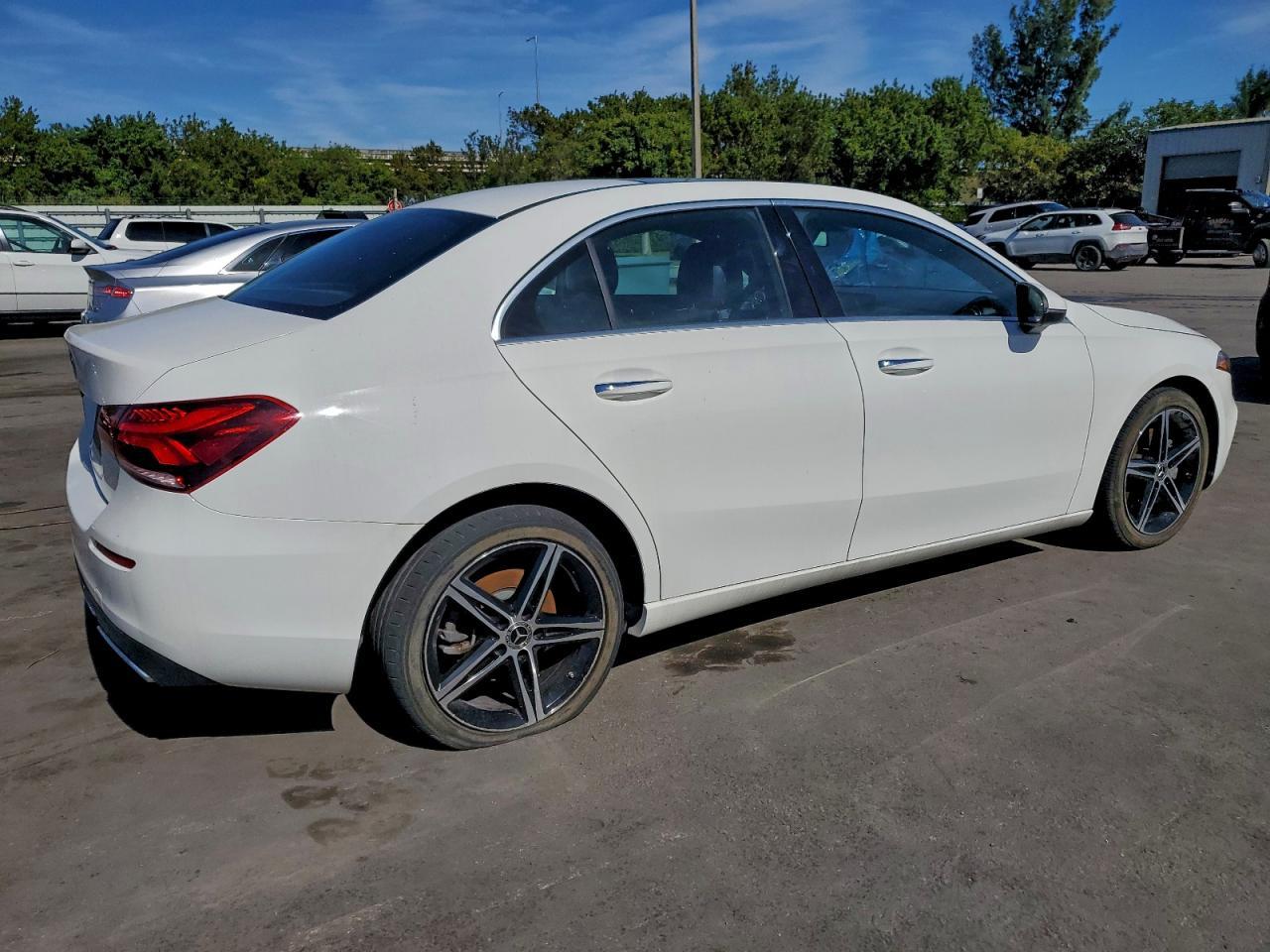 2020 Mercedes-Benz A 220 - Фото 3
