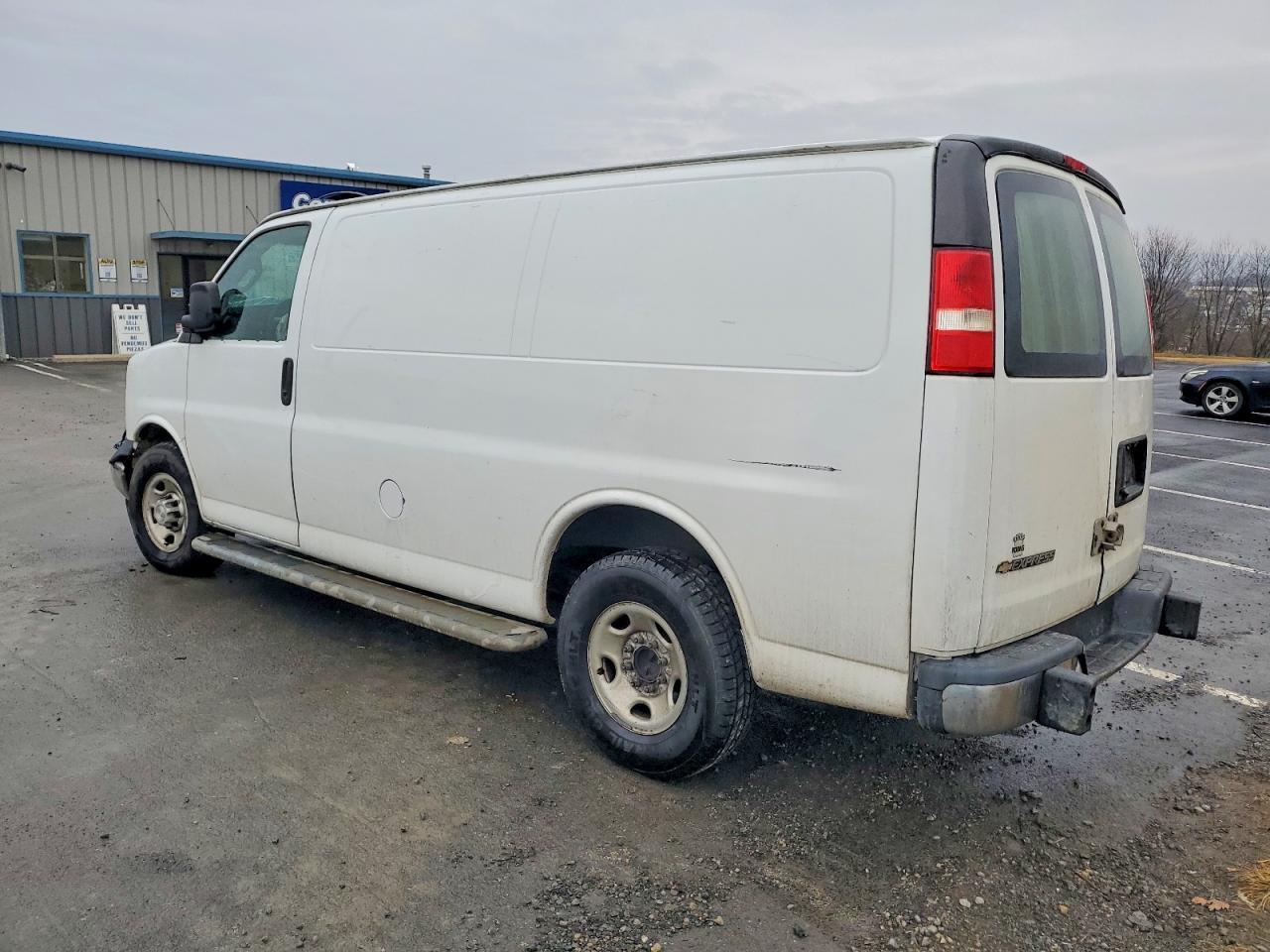 2018 Chevrolet Express 2500 Utility / Service Van - Фото 2