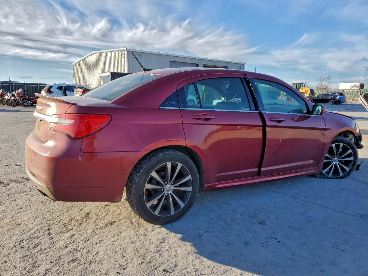 2014 Chrysler 200 Limited - Фото 3